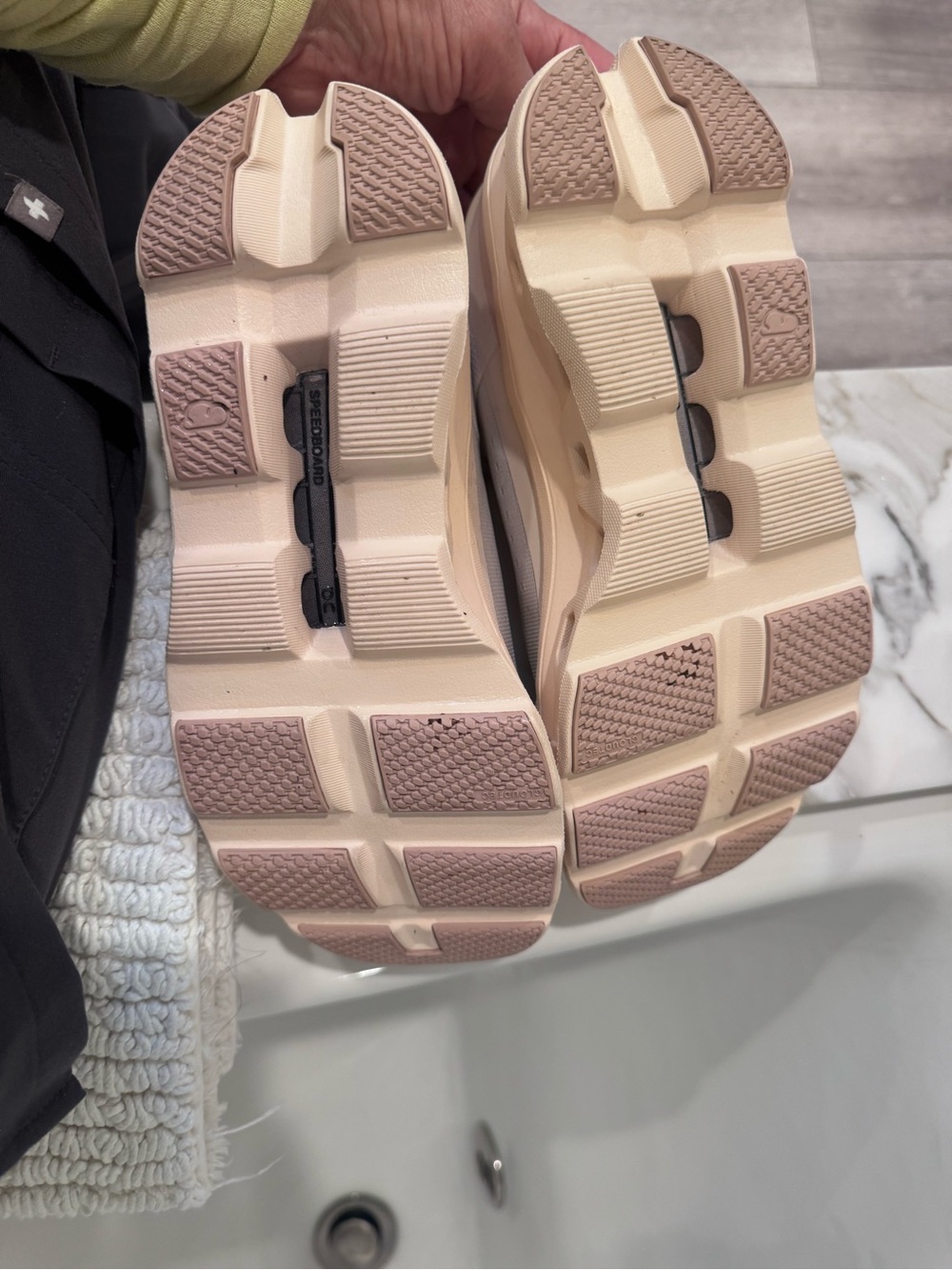 On cloud blush Women's Sneakers-9 - Picture 4 of 6
